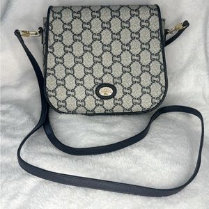 Beautiful Vintage Gucci Plus Crossbody Navy/Gray